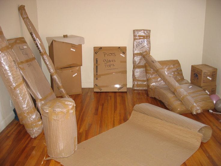 Professional movers and packers in Jumeirah Lake Towers high-rise apartment